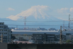 北陸新幹線の車窓から富士山